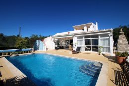 Ferienhaus mit Pool und Garage nahe Santa Barbara de Nexe Ferienhaus mit Pool und Garage nahe Santa Barbara de Nexe